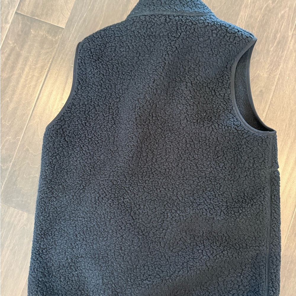 Aritzia polar tech black vest medium - Picture 3 of 3